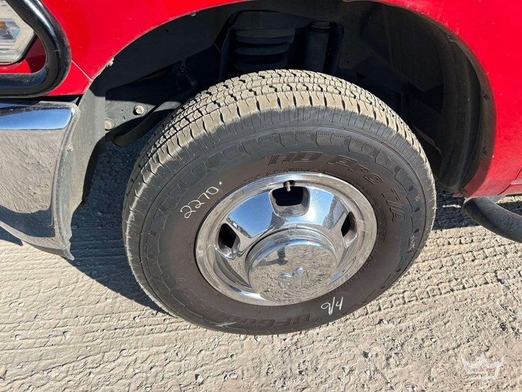 2018-dodge-3500-image-39