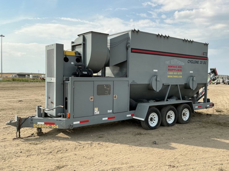 2015-john-deere-4045t-image-1