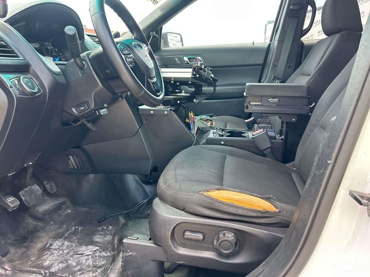 2016-ford-explorer-image-14