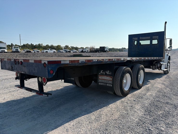 2015-freightliner-m2-106-image-6