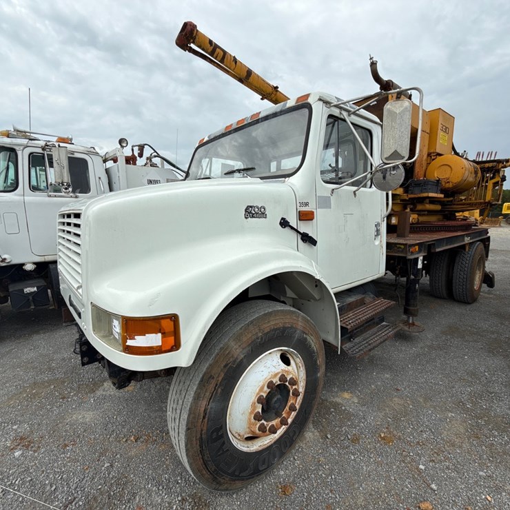 2001 INTERNATIONAL 4700