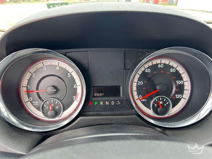 2013-dodge-caravan-image-16