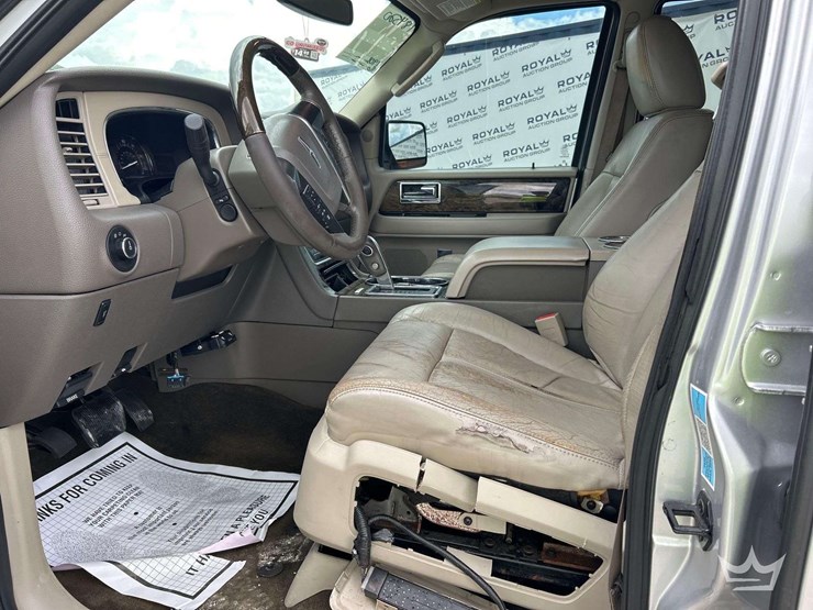 2016-lincoln-navigator-image-12