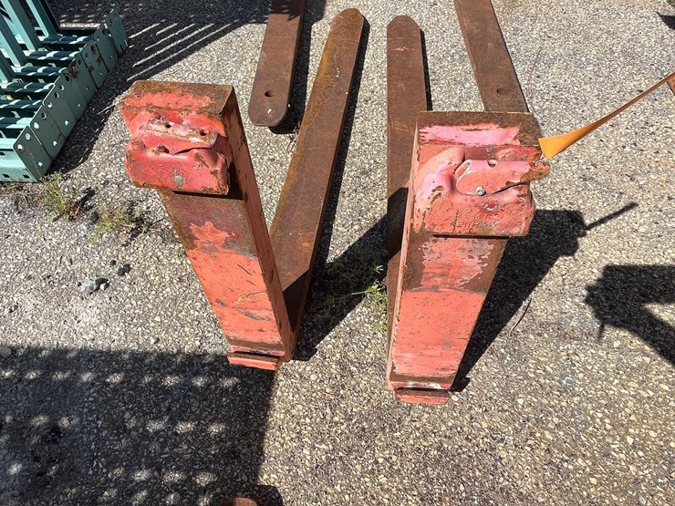 #9011-•-pair-of-forklift-forks-(shed)-image-5