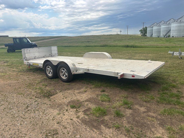 2021-aluma-8218-tilt-trailer-image-6