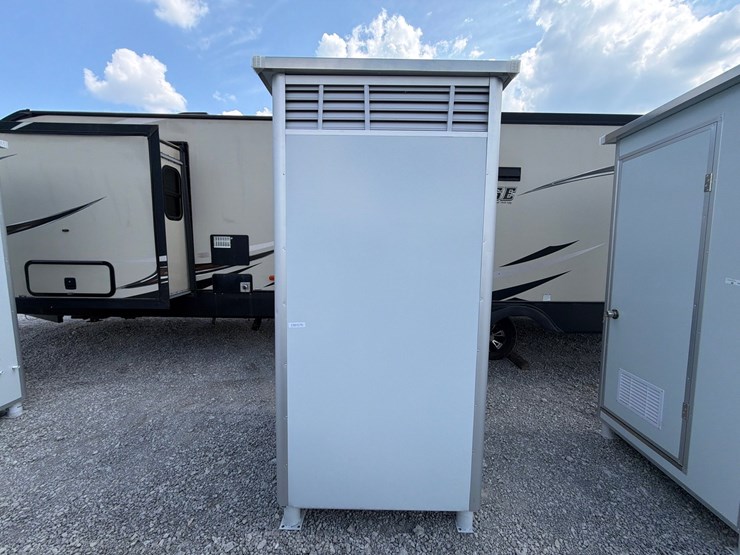 #203-•-portable-restroom-image-3