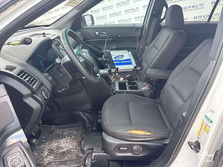 2016-ford-explorer-image-17