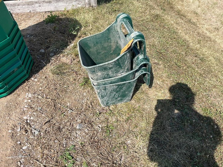 #6232-•-(3)-feed-buckets-image-1