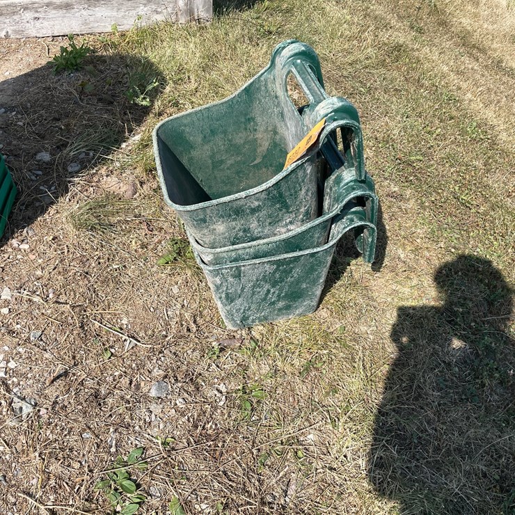 #6232 • (3) Feed Buckets