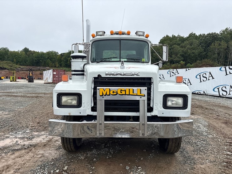 #61467-•-1991-mack-rd360s-day-cab-truck-tractor-image-8