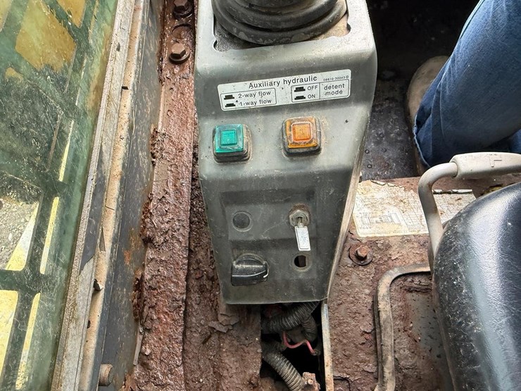 2004-gehl-ctl80-image-25