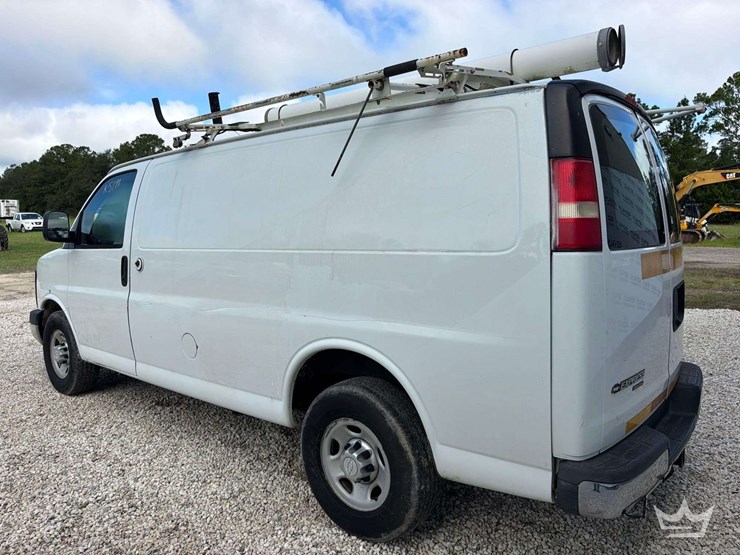 2014-chevrolet-express-g2500-image-4