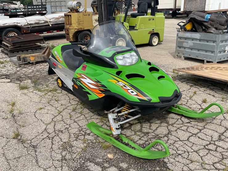 #10634-•-arctic-cat-snow-mobile-image-1