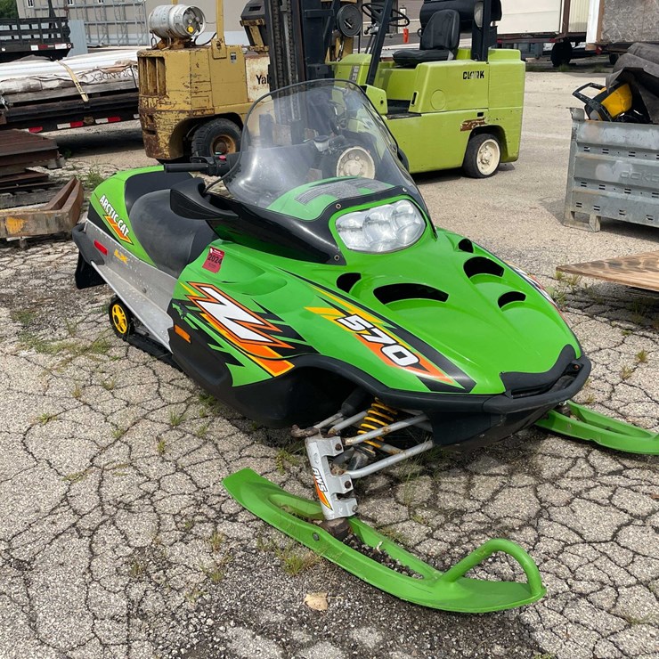 #10634 • Arctic Cat Snow Mobile