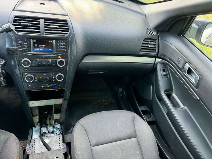 2018-ford-explorer-image-10