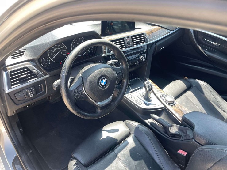 2016-bmw-328i-4-door-sedan-(140,052-miles)-image-11