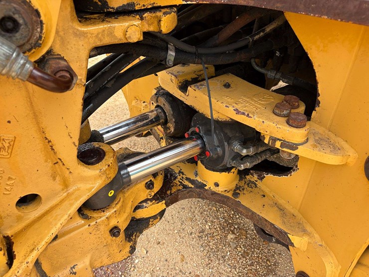 new-holland-555e-image-28