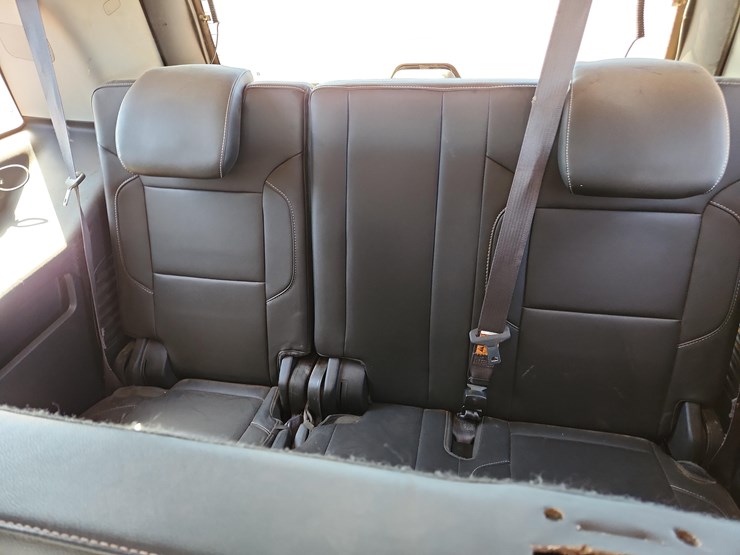 2015-chevrolet-tahoe-lt-image-16