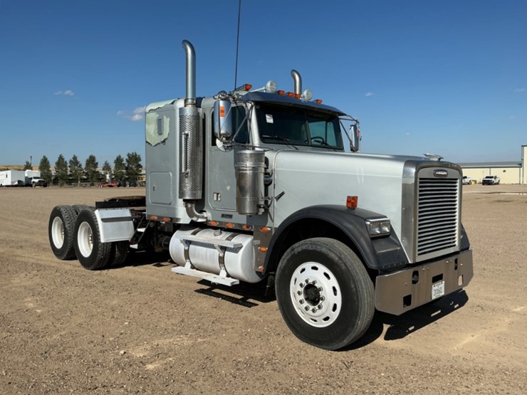 2007-freightliner-classic-120-image-3
