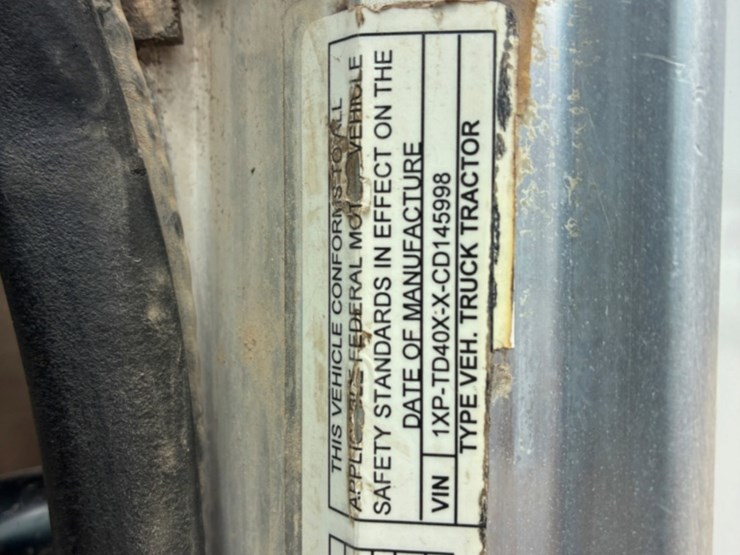 2012-peterbilt-367-image-16