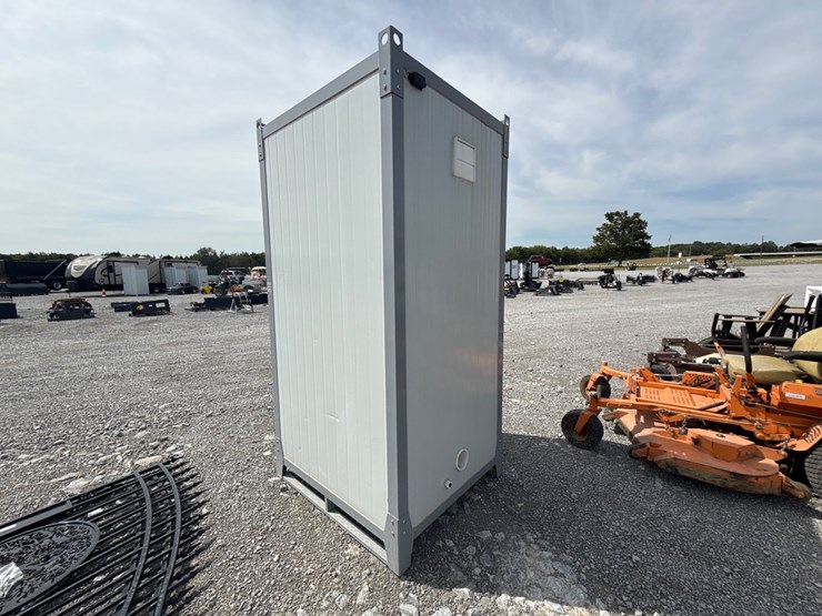 #395-•-portable-restroom-image-4