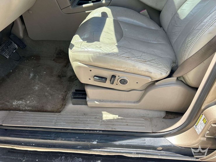 2005-chevrolet-tahoe-image-13