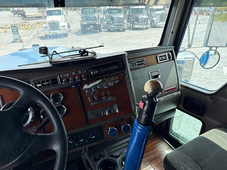 2006-kenworth-w900l-image-32