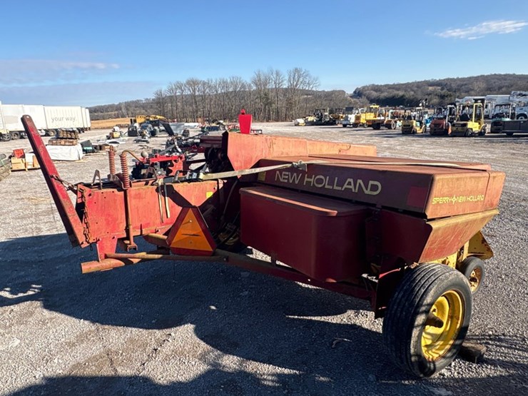 new-holland-hayliner-310-image-3