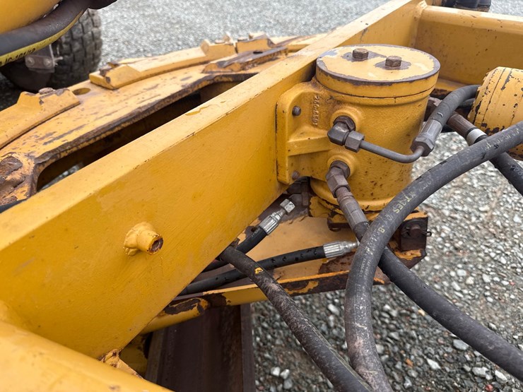 caterpillar-160m-awd-image-29