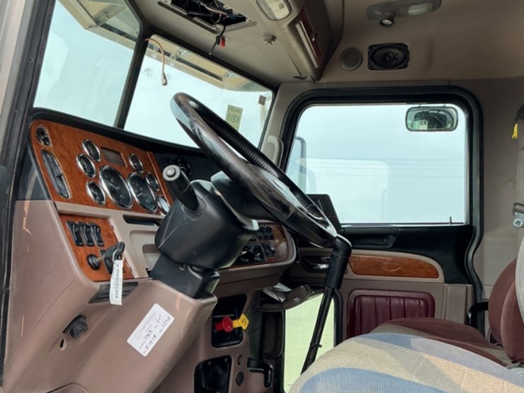 2012-peterbilt-386-image-18
