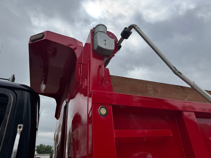 1995-mack-rd688s-image-14