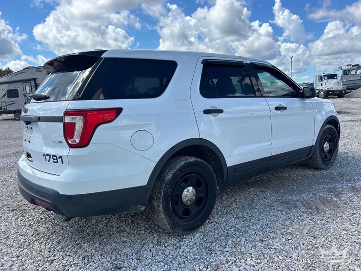 2017-ford-explorer-image-3