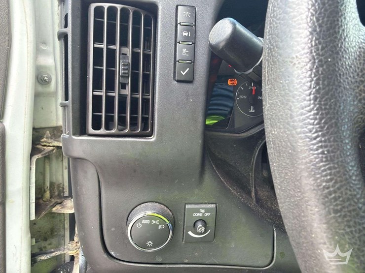 2017-chevrolet-express-2500-image-12