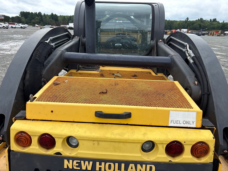 2019-new-holland-l228-image-13