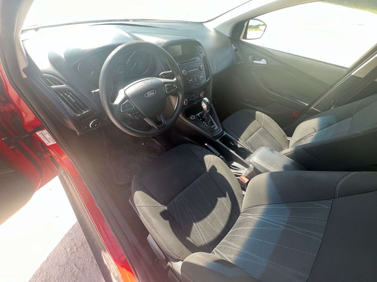 2015-ford-focus-4-door-sedan-(150,388-miles)-image-11