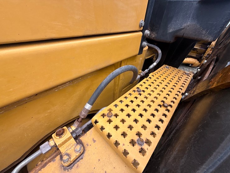 caterpillar-160m-awd-image-50