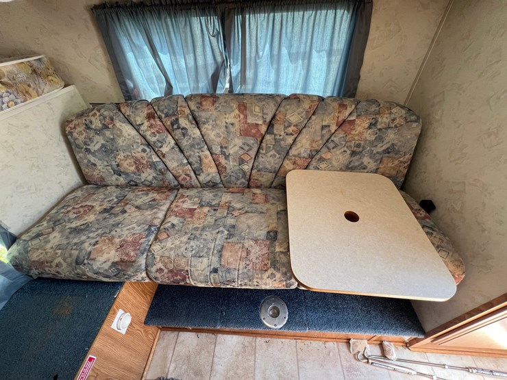 #5675-•-sun-lite-pick-up-camper-image-11
