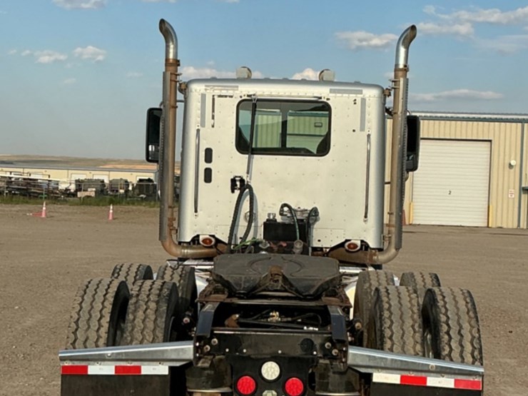 2011-freightliner-coronado-122-sd-image-9