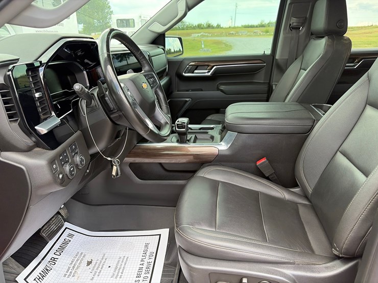 2023-chevrolet-silverado-1500-lt-image-17