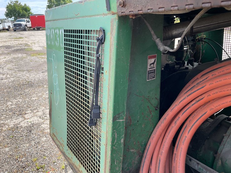 #10537-•-sullair-portable-air-compressor-image-1