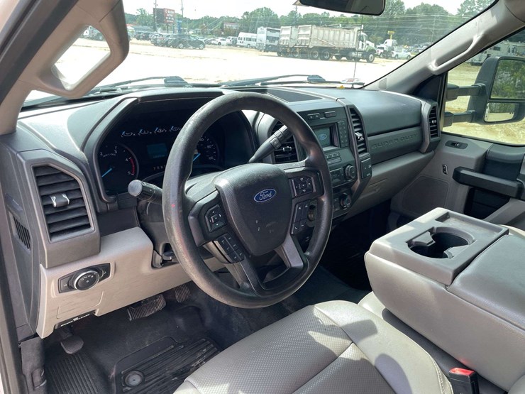 2021-ford-f350-xl-image-11