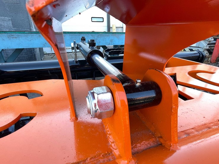 #9103-•-rock-bucket-with-grapple-arm-(o4)-image-4