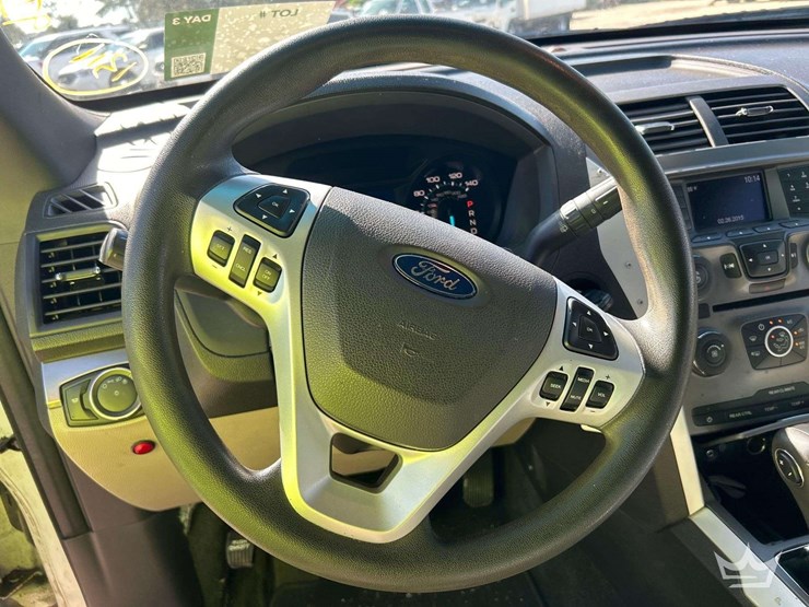 2015-ford-explorer-image-13