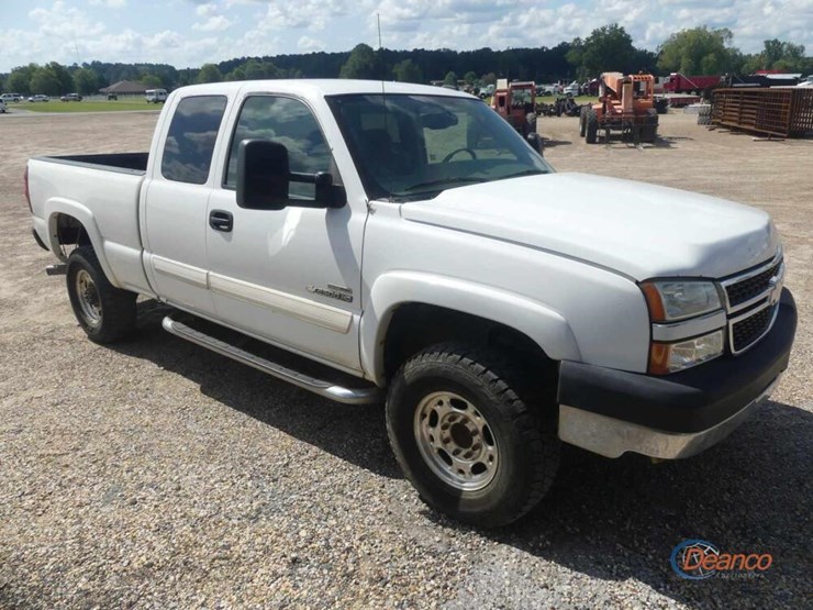 2006-chevrolet-2500hd-image-1
