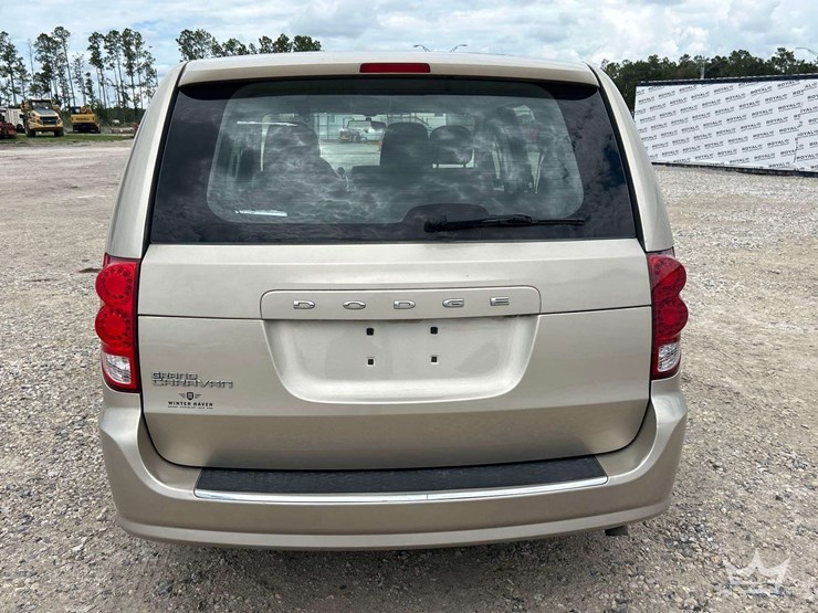 2013-dodge-caravan-image-25