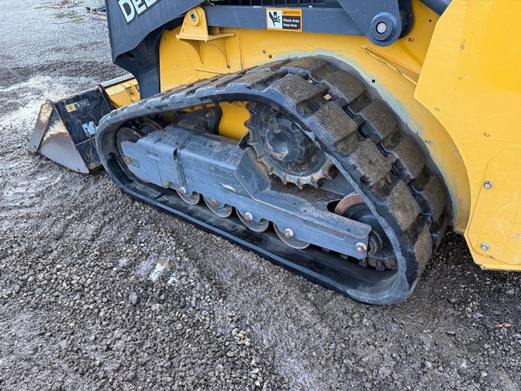 2023-deere-317g-image-16
