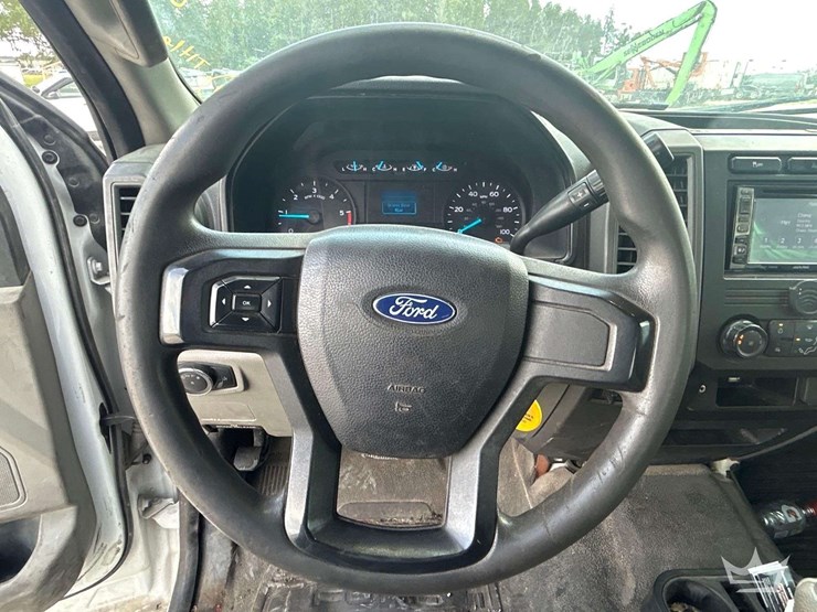 2017-ford-f550-image-16
