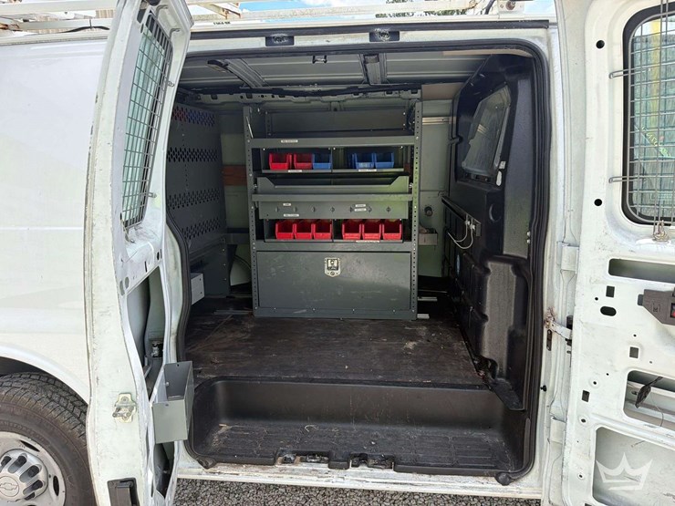 2017-chevrolet-express-2500-image-24