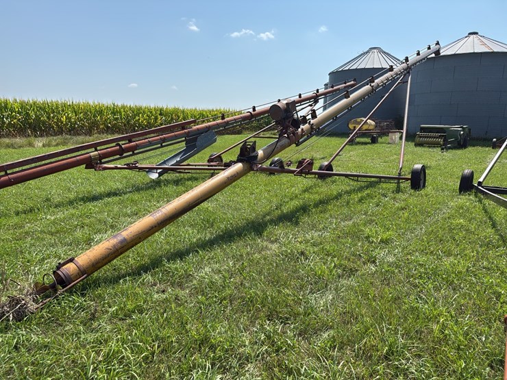 kewanee-8”-x-?-electric-auger-*tires-are-flat-and-weathered-image-2