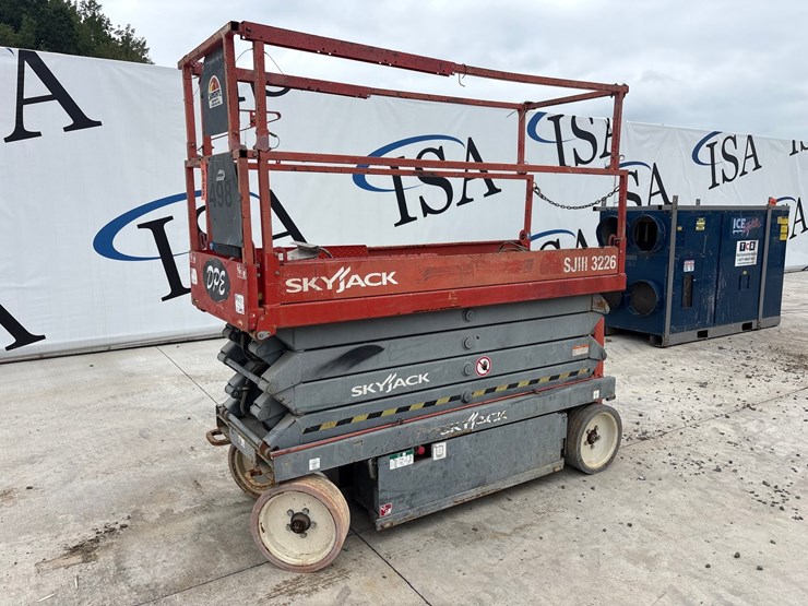 #5499-•-skyjack-sj-3226-scissors-lift-image-2
